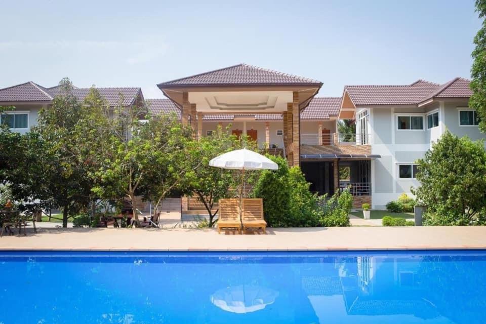Baan Suan Khun Yaiy Hotel Ban Wang Takhrai Bagian luar foto