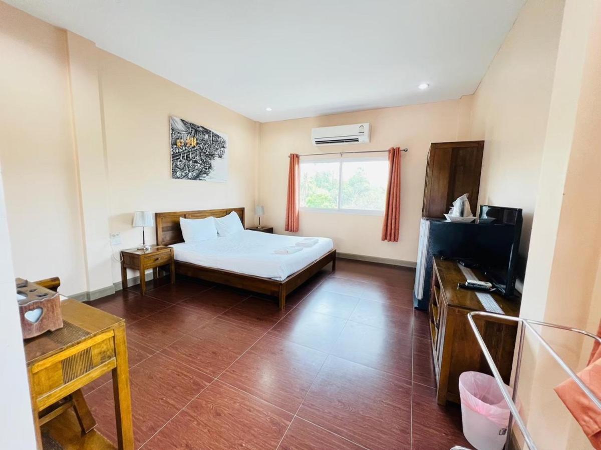 Baan Suan Khun Yaiy Hotel Ban Wang Takhrai Bagian luar foto