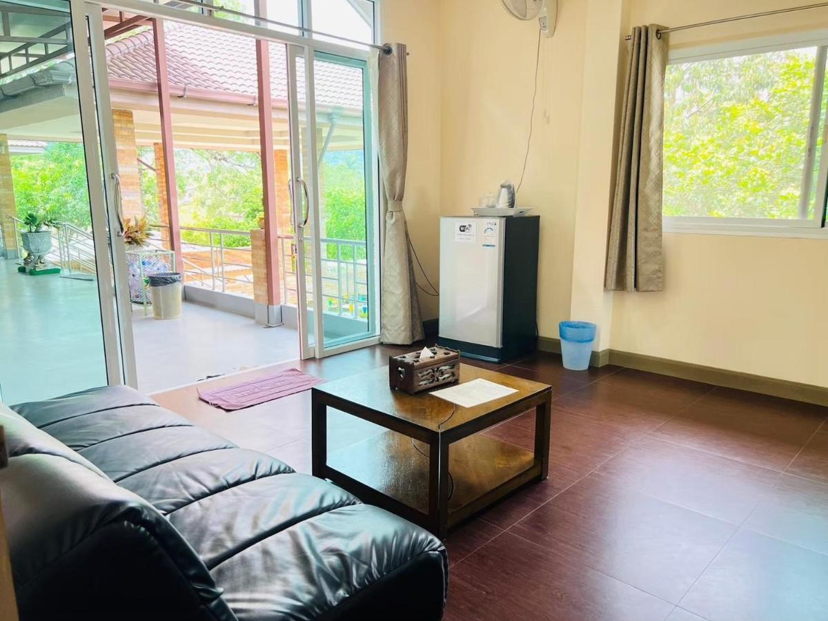 Baan Suan Khun Yaiy Hotel Ban Wang Takhrai Bagian luar foto